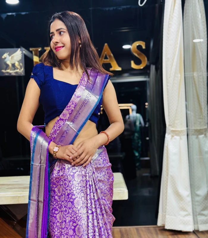 28 Tissue Silk Saree - Image 1